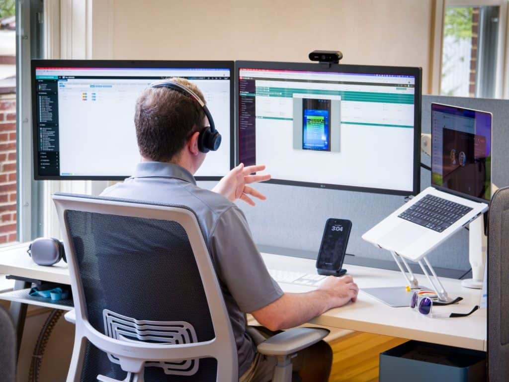 Service Desk Engineer providing managed support to a client