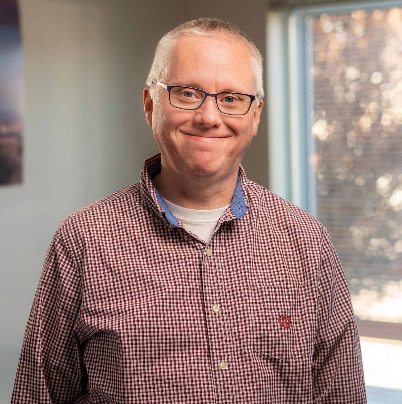 Headshot of Dennis Holgers